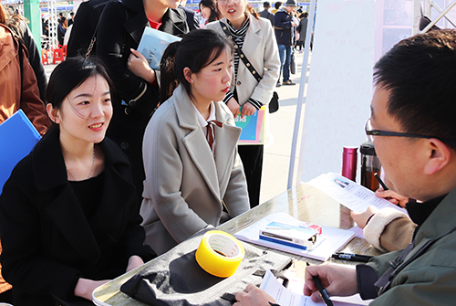 河南省2019届师范类毕业生春季就业双向选择洽谈会在河南师范大学