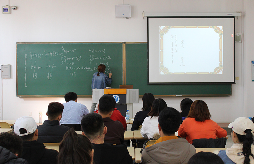 内蒙古民族大学数学学院举办第四届师范生教学技能大赛