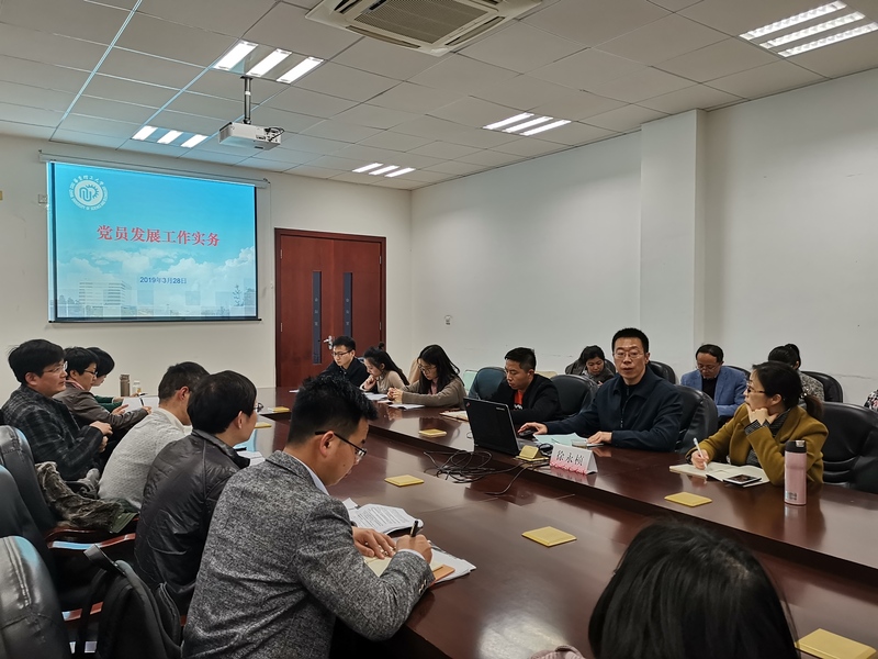 上海应用技术大学校领导带队调研创新创业教育工作