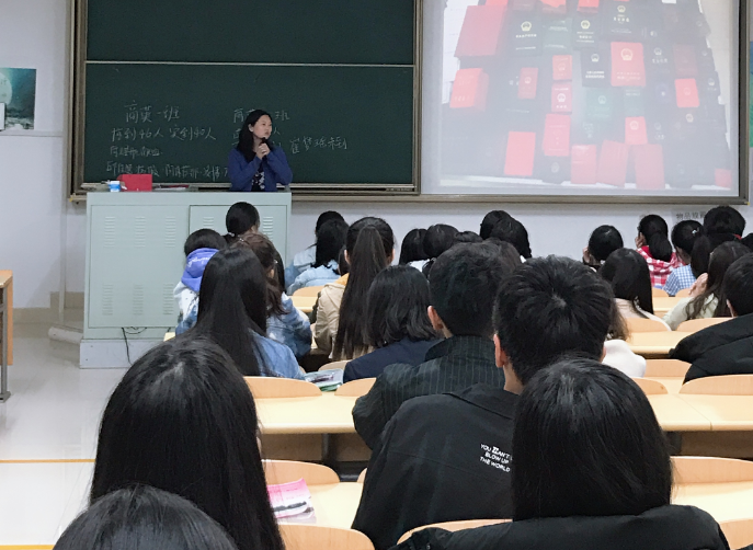 上海建桥学院高职学院举办商务英语专业考证与学习规划讲座