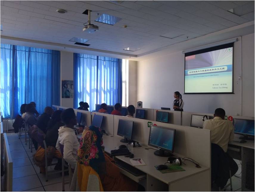 哈尔滨商业大学图书馆举办留学生专场数据库培训讲座
