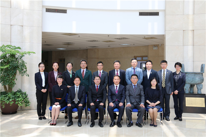 新疆财经大学与上海财经大学签署合作协议