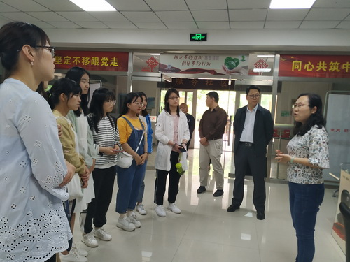 天津商业大学管理学院组织学生代表赴昔阳里社区参观学习