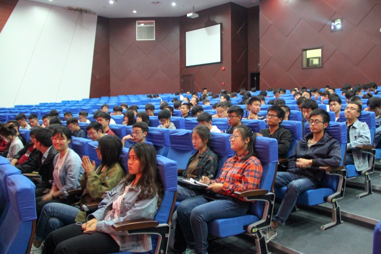 上海电机学院电子信息学院举办“诚以立身、信以立德”资助诚信教