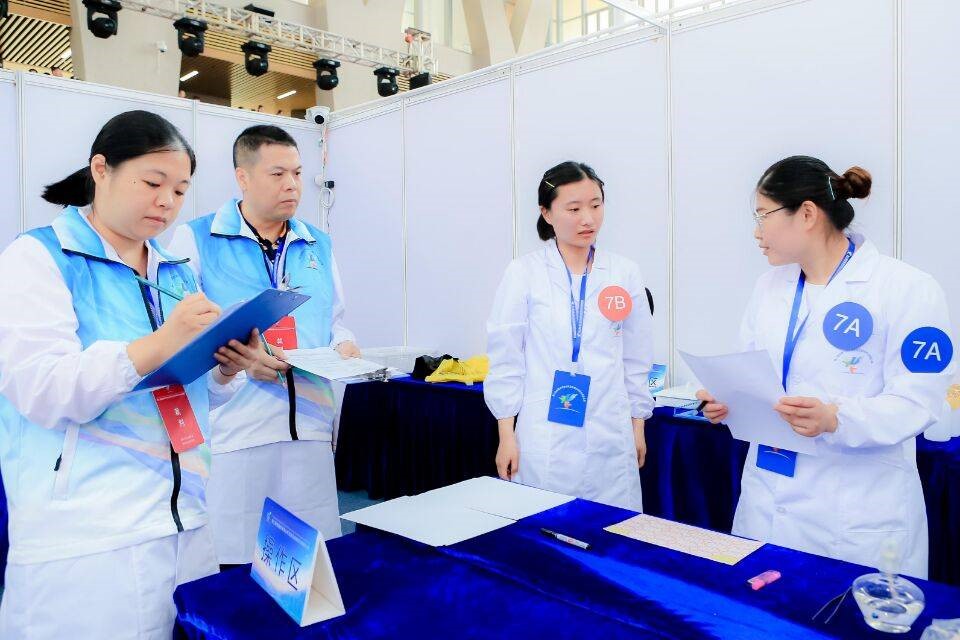 蚌埠医学院学子在第二届全国大学生公共卫生综合知识与技能大赛荣