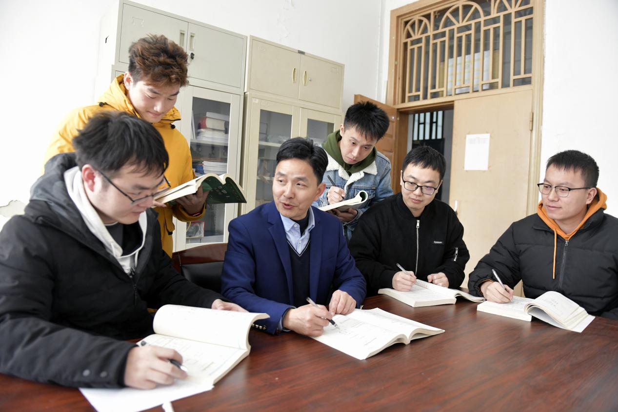 武汉理工大学教师荣获2023年“湖北师德先进个人”荣誉称号